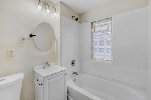 595 Hawthorne Ave Avenue E, Saint Paul, MN 55130