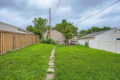 595 Hawthorne Ave Avenue E, Saint Paul, MN 55130