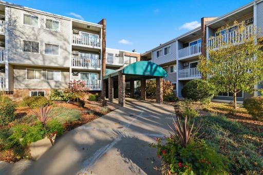 1601 N Innsbruck Drive, 220NE, Minneapolis, MN 55432