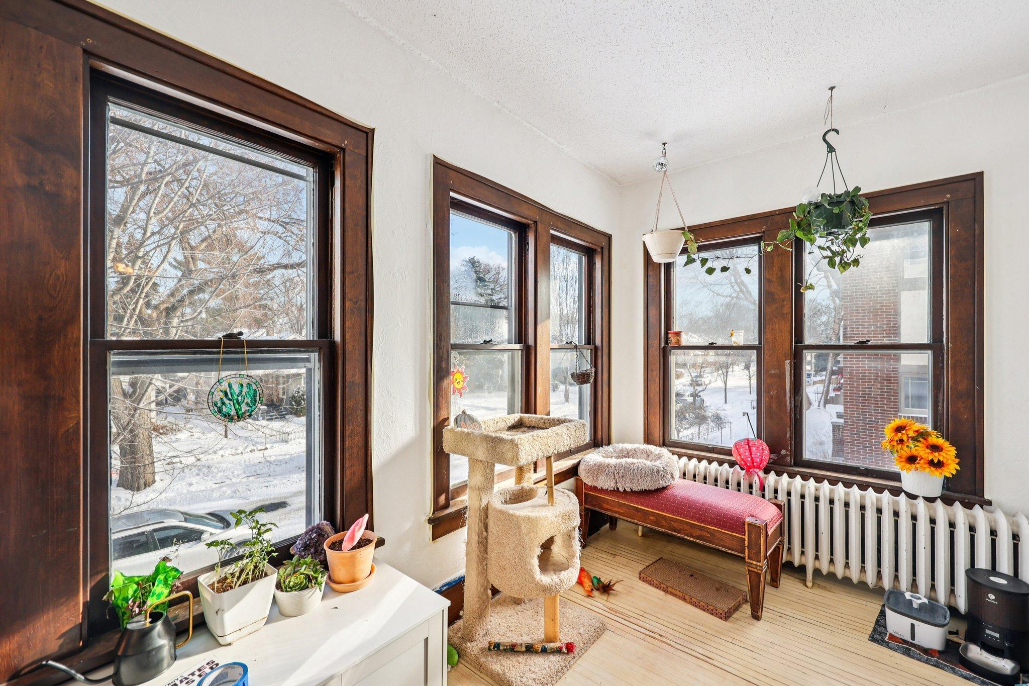 Upper level unit