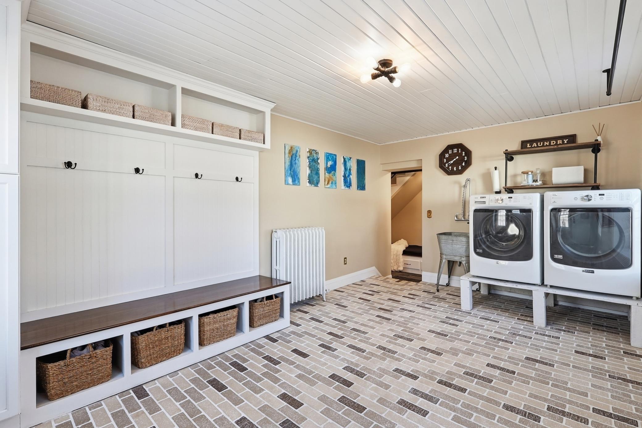 Basement Entry/Mudroom/Laundry