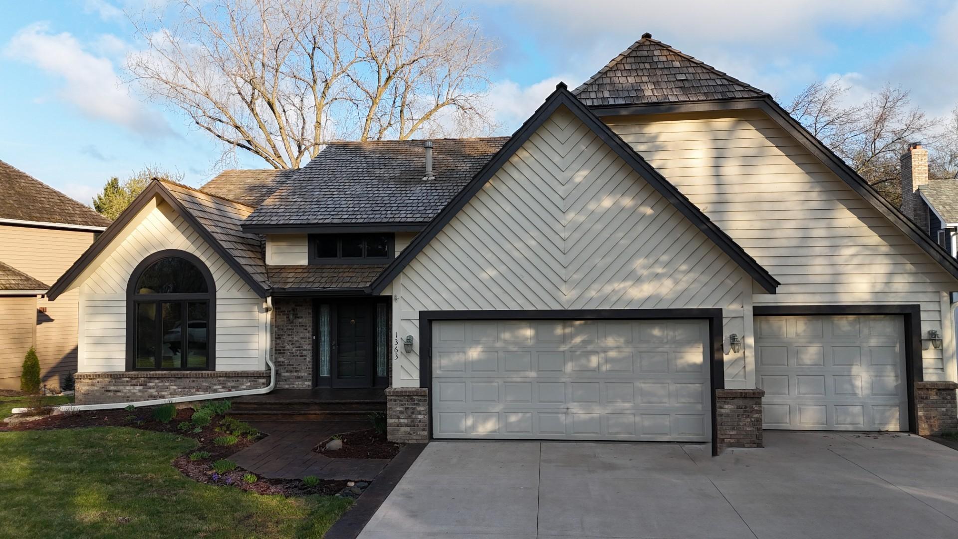 1363 Chatterton - photo.jpeg