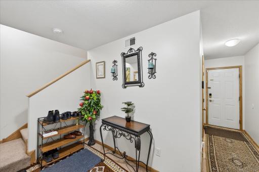 09-644 Dale St N-9.jpg