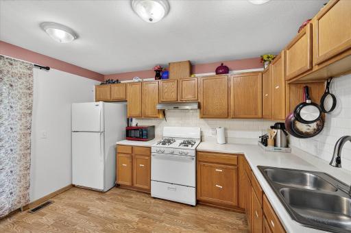 14-644 Dale St N-14.jpg