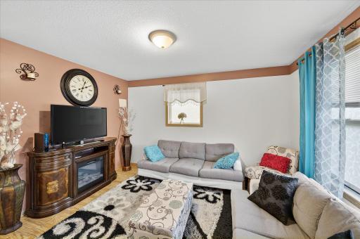 24-644 Dale St N-24.jpg