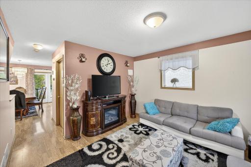 25-644 Dale St N-25.jpg