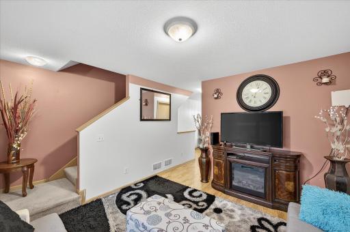 26-644 Dale St N-26.jpg