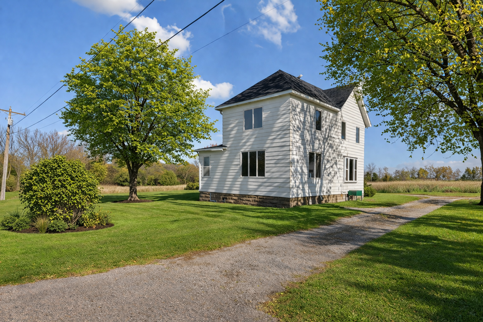 Located on the outskirts of town...convenient location on 7 Acres