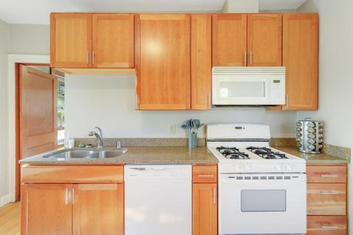 A functional layout for everyday cooking.