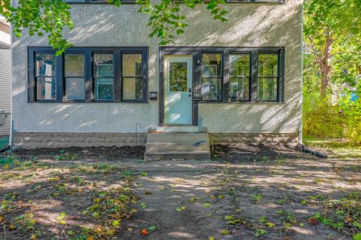 Nestled on a tree lined street walkable distance to transit, shopping, restaurants, and Allianz Field!