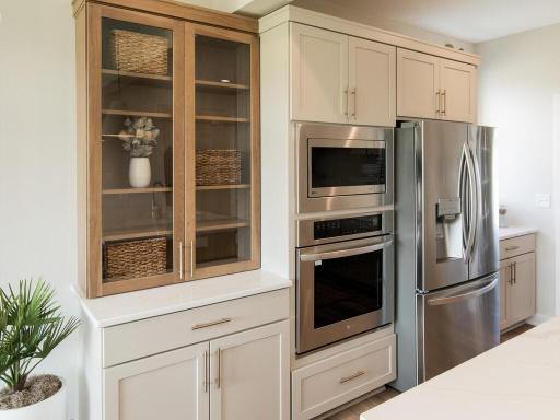 All photos of a similar Lincoln lll all finishes and options may vary.