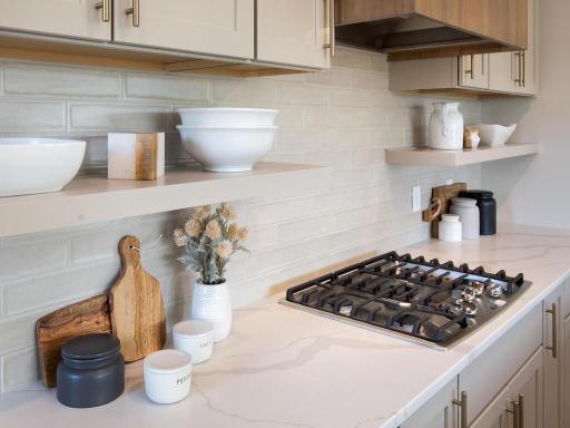 All photos of a similar Lincoln lll all finishes and options may vary.