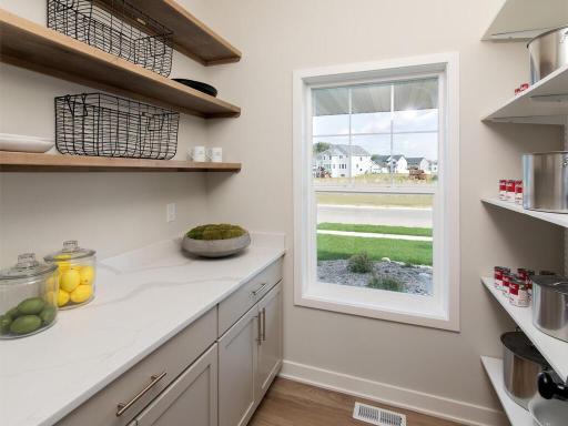 All photos of a similar Lincoln lll all finishes and options may vary.