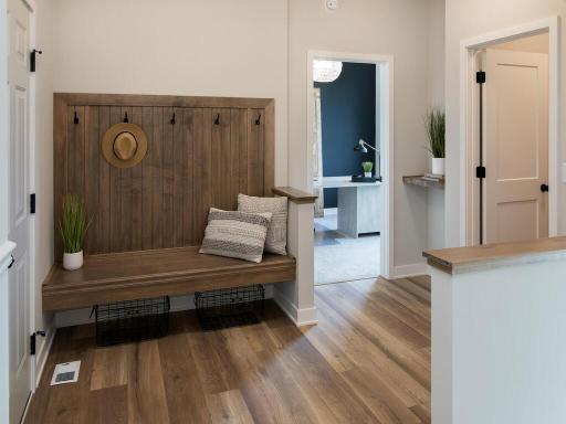 All photos of a similar Lincoln lll all finishes and options may vary.