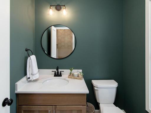 All photos of a similar Lincoln lll all finishes and options may vary.