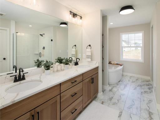 All photos of a similar Lincoln lll all finishes and options may vary.