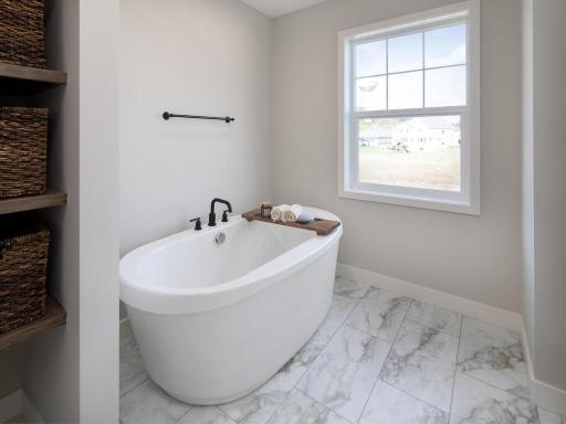 All photos of a similar Lincoln lll all finishes and options may vary.