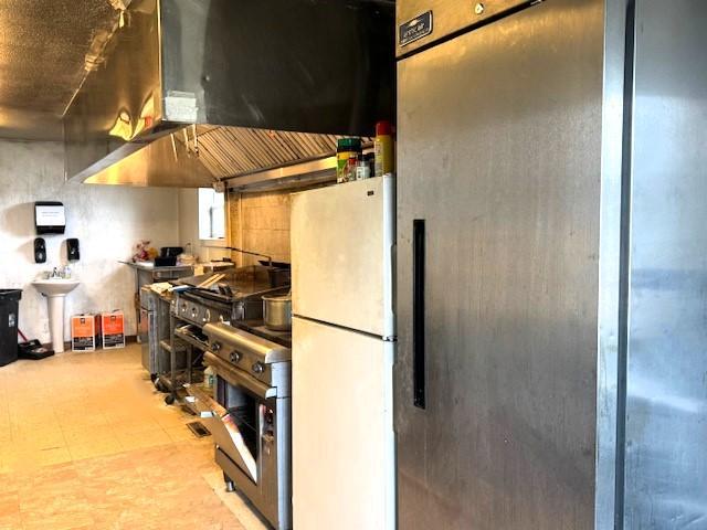 Refrigerator/Freezer (included)