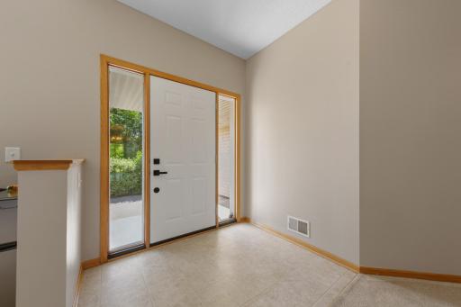 10 entry_foyer.jpg