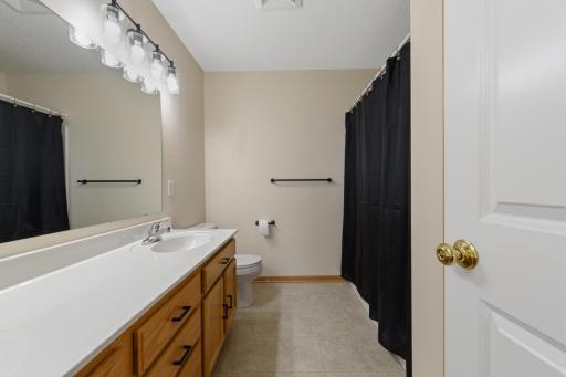 35 main bathroom.jpg
