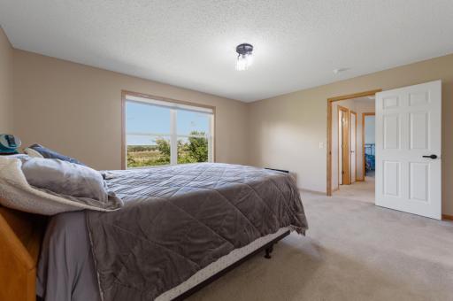 33 main bedroom.jpg