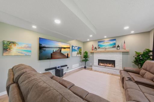 43 family room_lower.jpg