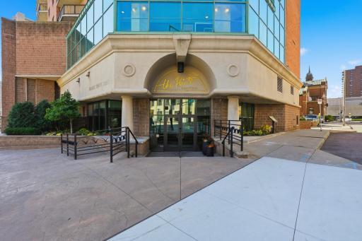 FRONT The Pointe Condominiums St Paul, MN, USA.jpg