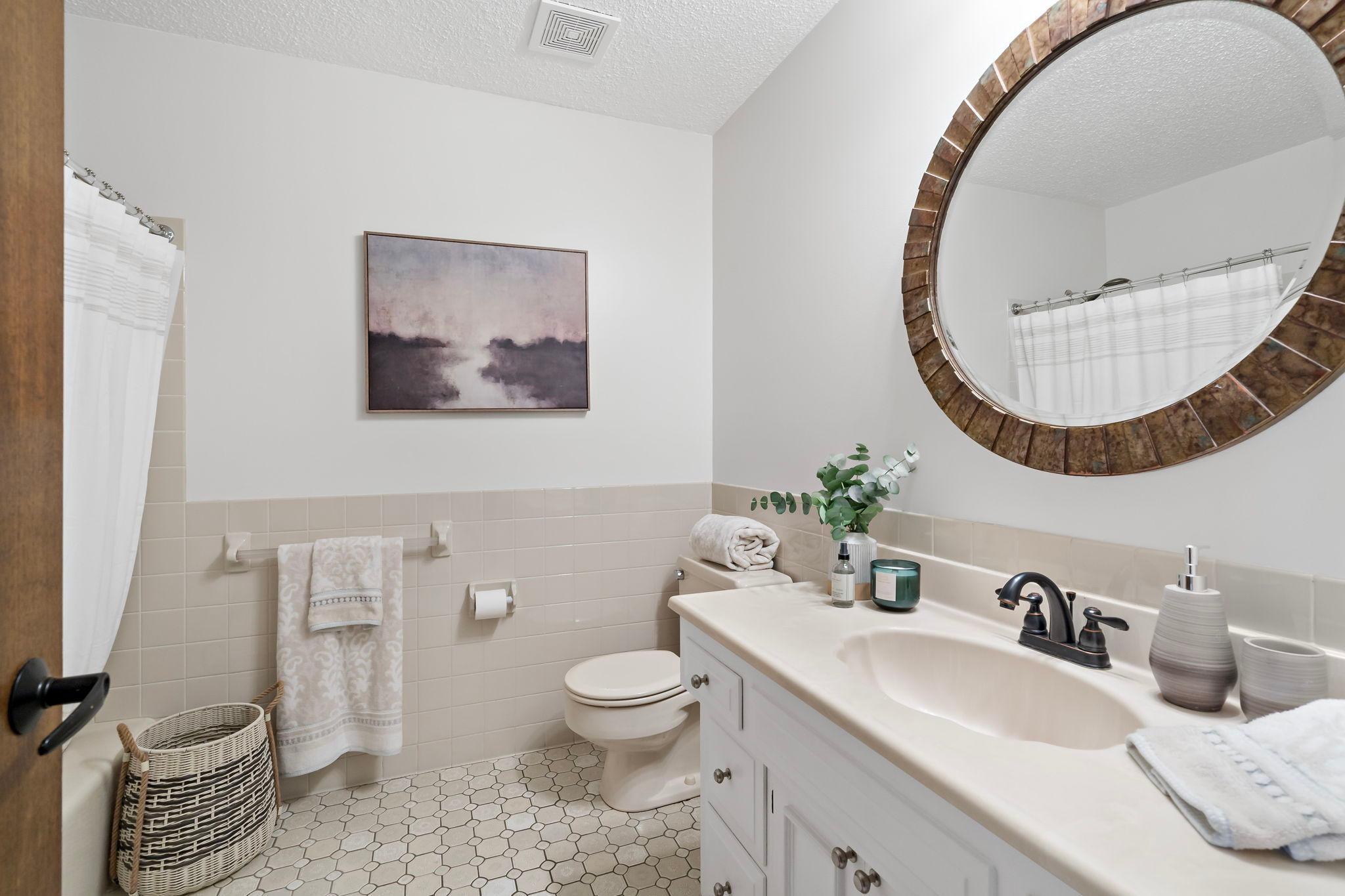 Main level full bath