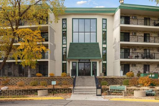 Photo for 10501 Cedar Lake Road, 206, Hopkins, MN 55305 - listing #6811297 10501 Cedar Lake Road, 206, Hopkins, MN 55305