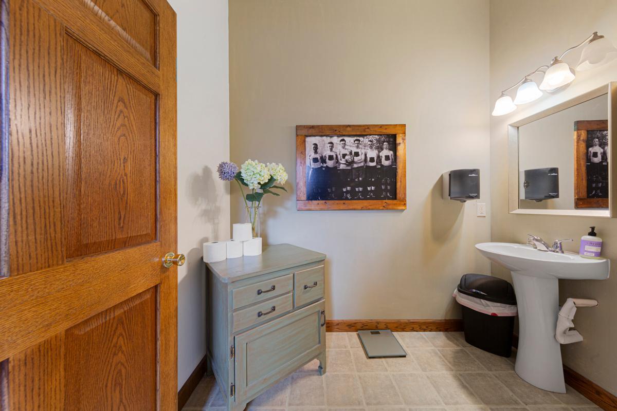 12 Bathroom.jpg