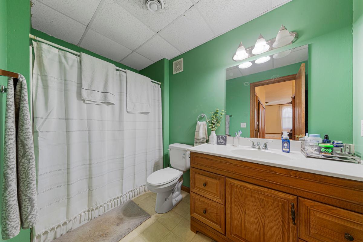 30 Bathroom_apartment.jpg