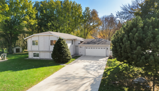 Photo for 8621 Darnel Road, Eden Prairie, MN 55344 - listing #6811413 8621 Darnel Road, Eden Prairie, MN 55344