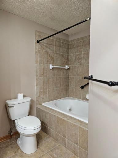 Upper Level shower/tub