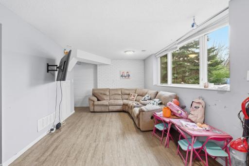 115 Peninsula Road, Minneapolis, MN 55441
