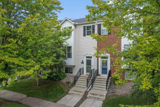 Photo for 8439 Grove Place, Shakopee, MN 55379 - listing #6811771 8439 Grove Place, Shakopee, MN 55379