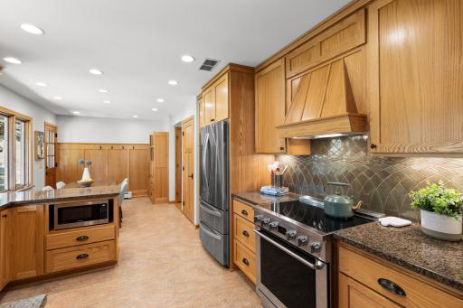 2275 Linner Road, Wayzata, MN 55391