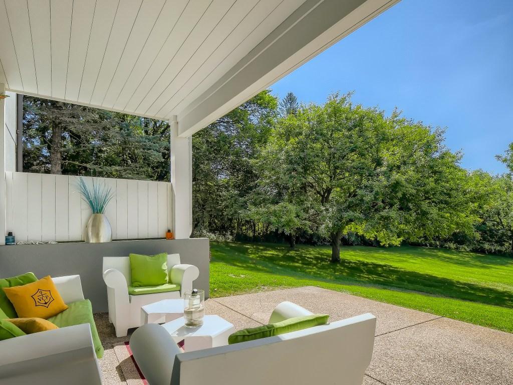 Additional lower lever patio for easy access to the yard and lake!