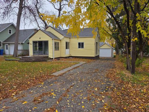 821 7th Street SW, Pipestone, MN 56164