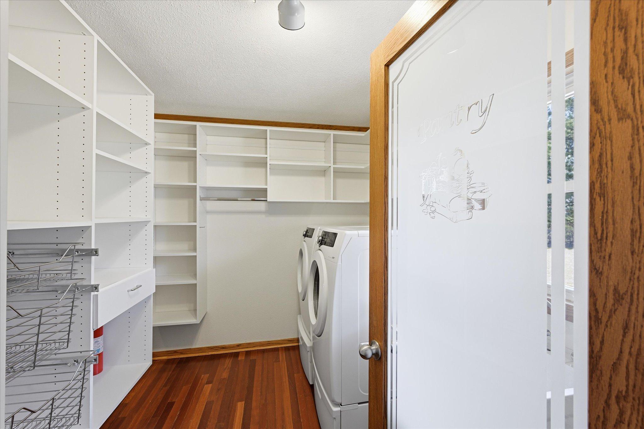Large amount of storage in laundry room