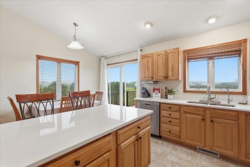Large peninsula giving you great counter space