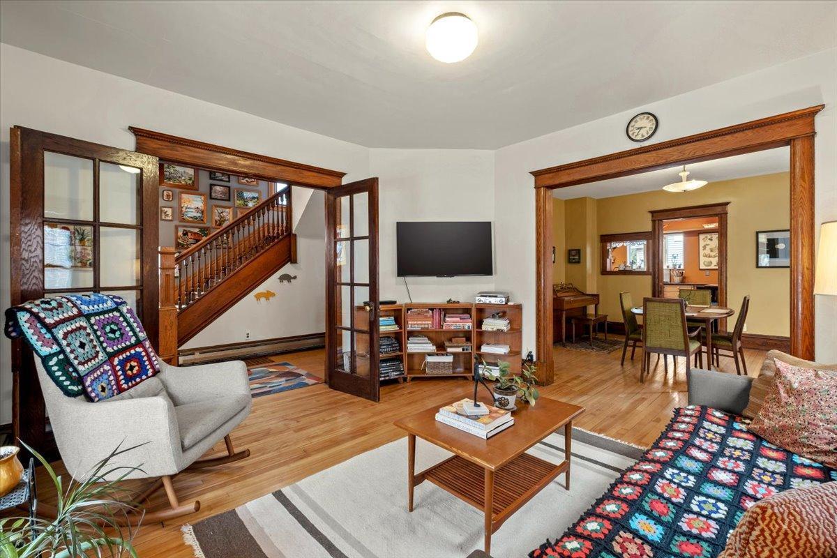 Bright Flowing Spaces