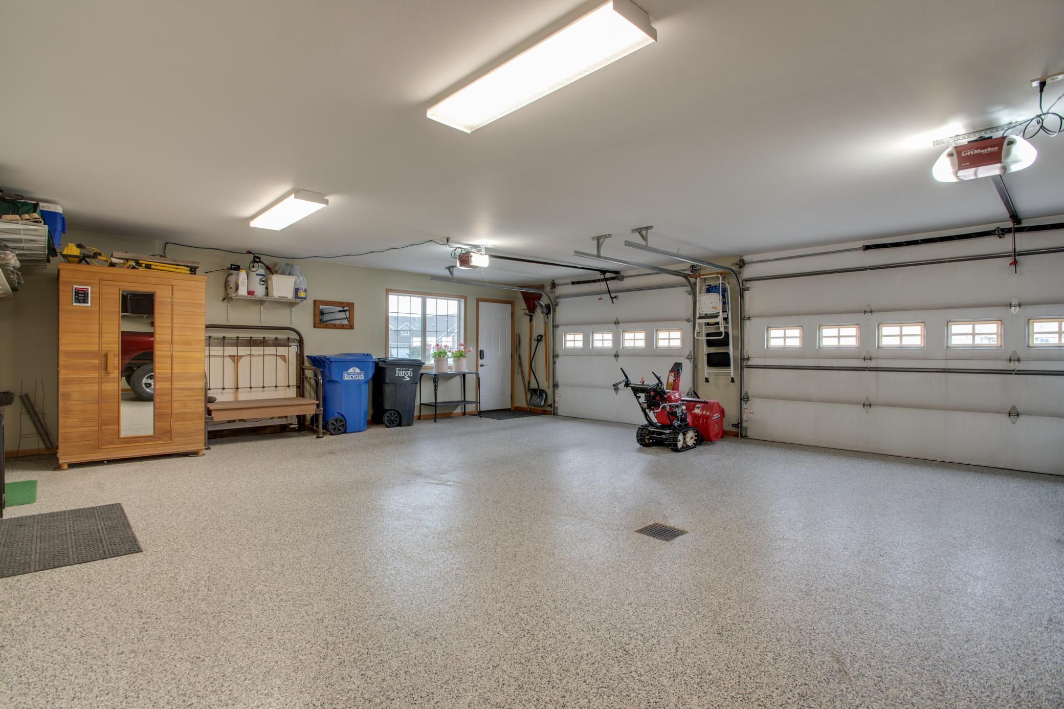 Heated 3 Stall Garage