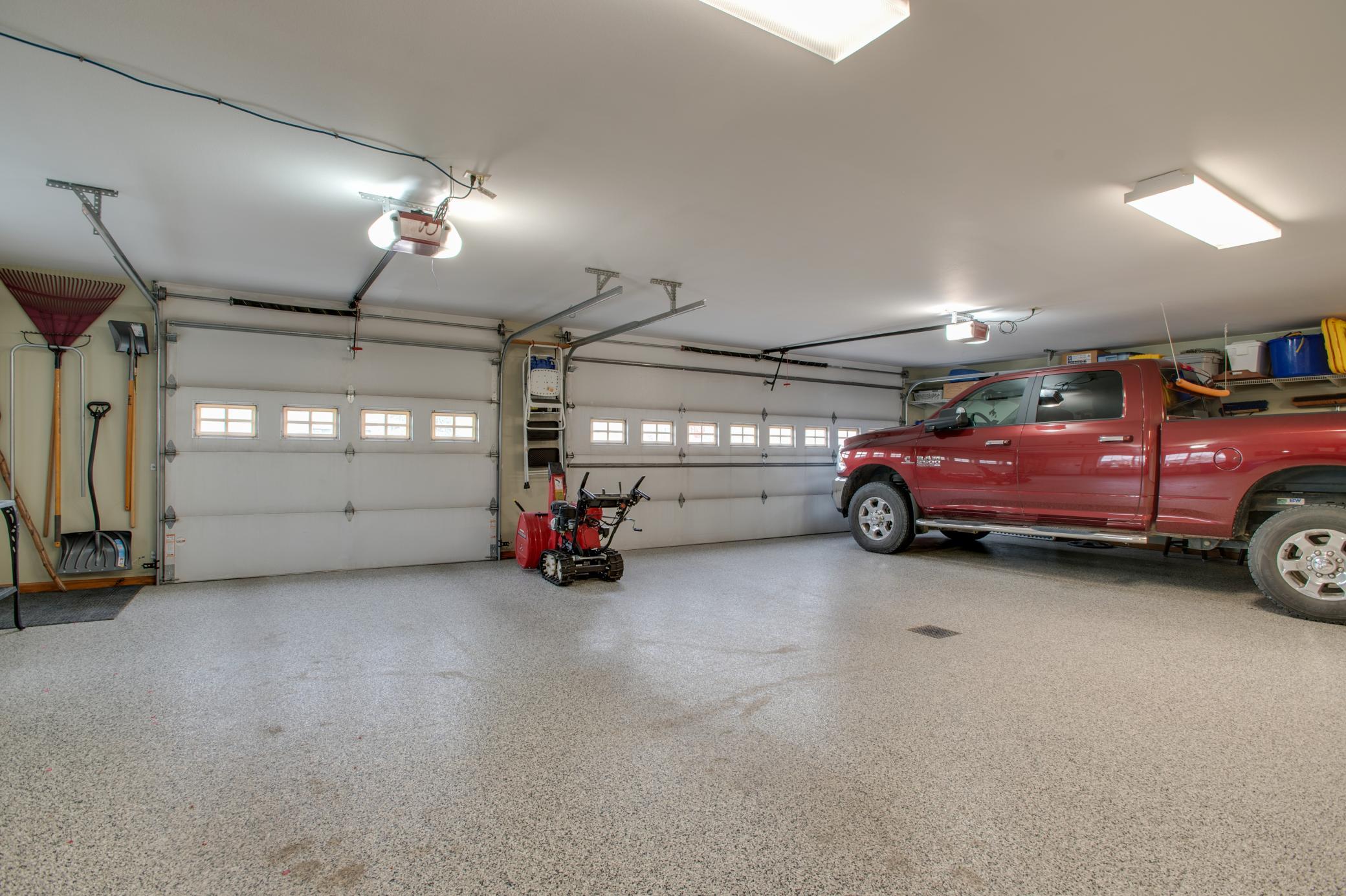 Heated 3 Stall Garage