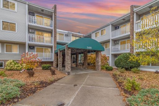 1601 N Innsbruck Drive NE, 123, Minneapolis, MN 55432
