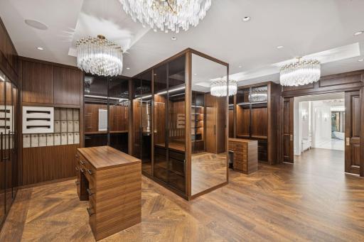 Primary Suite - Walk-in Closet