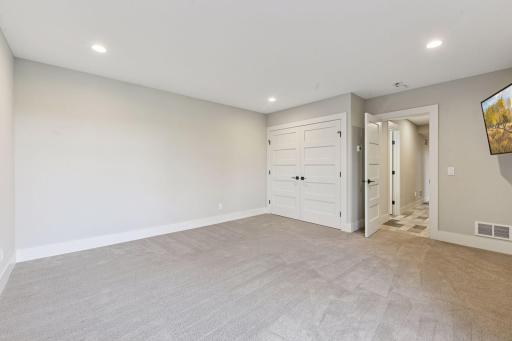 12 Overholt Pass, Minneapolis, MN 55439