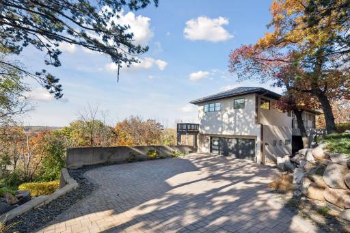 12 Overholt Pass, Minneapolis, MN 55439