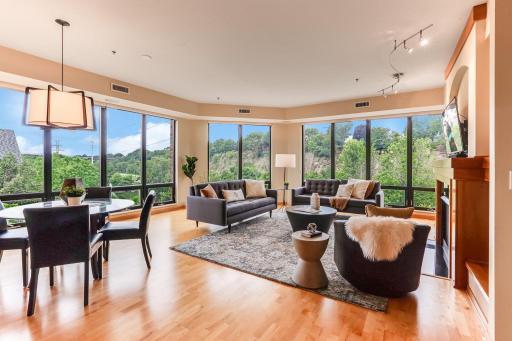 This stunning unit has gorgeous hardwood floors and opulent natural light!