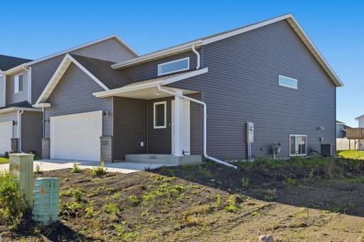 6713 Samuel Drive, Horace, ND 58047