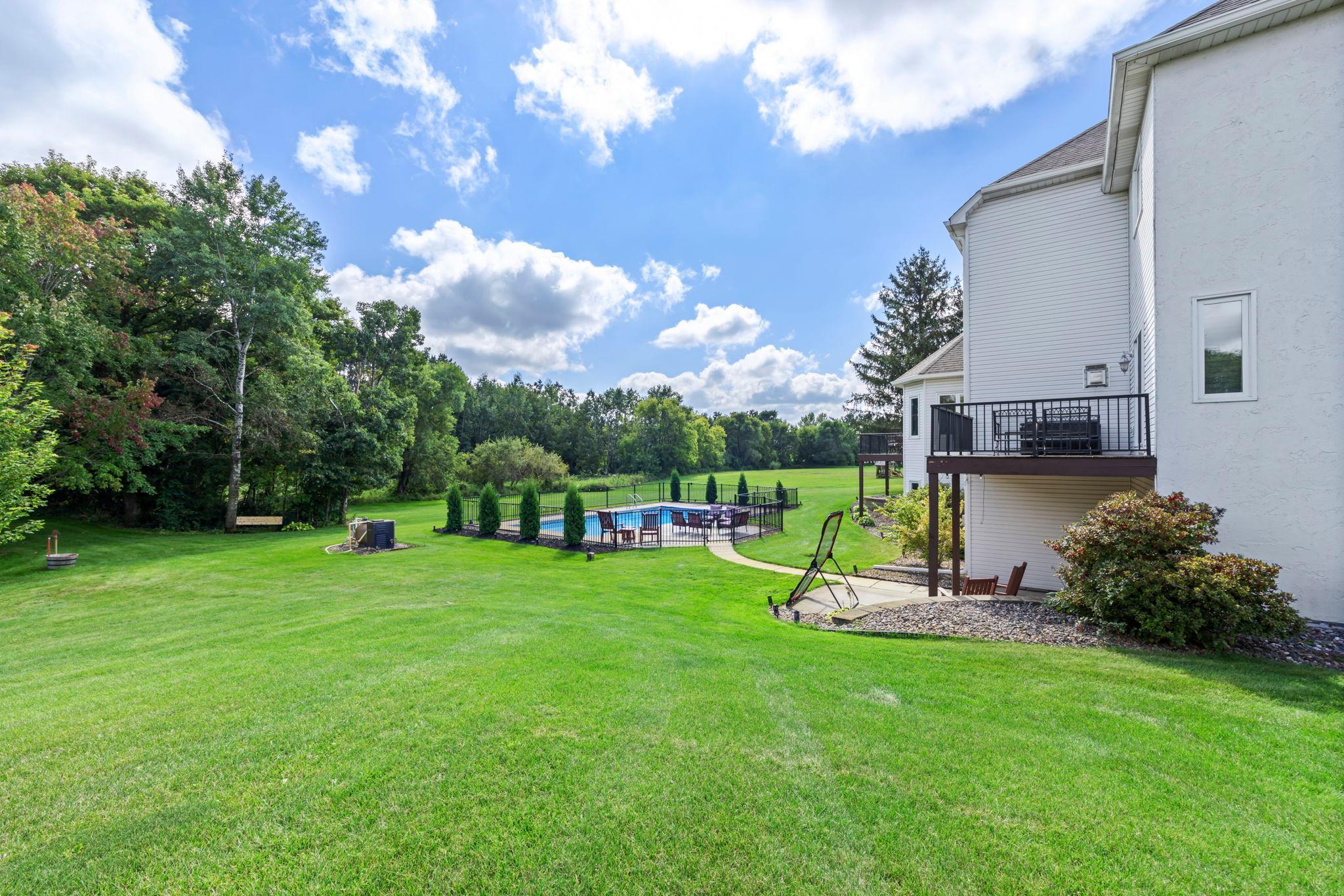 2122 141st Ln 102.jpg